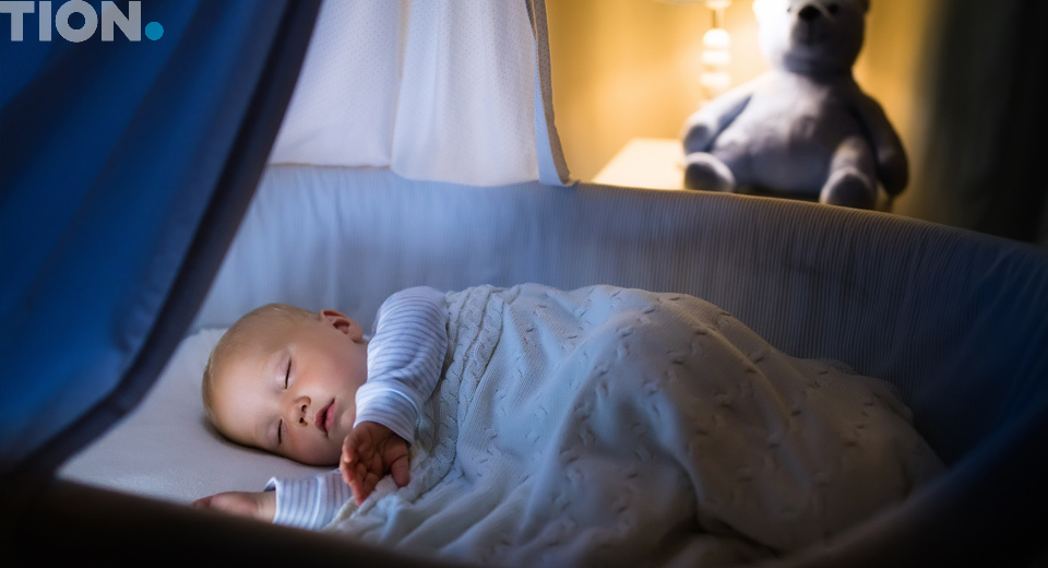 Спящий младенец и увлажнитель